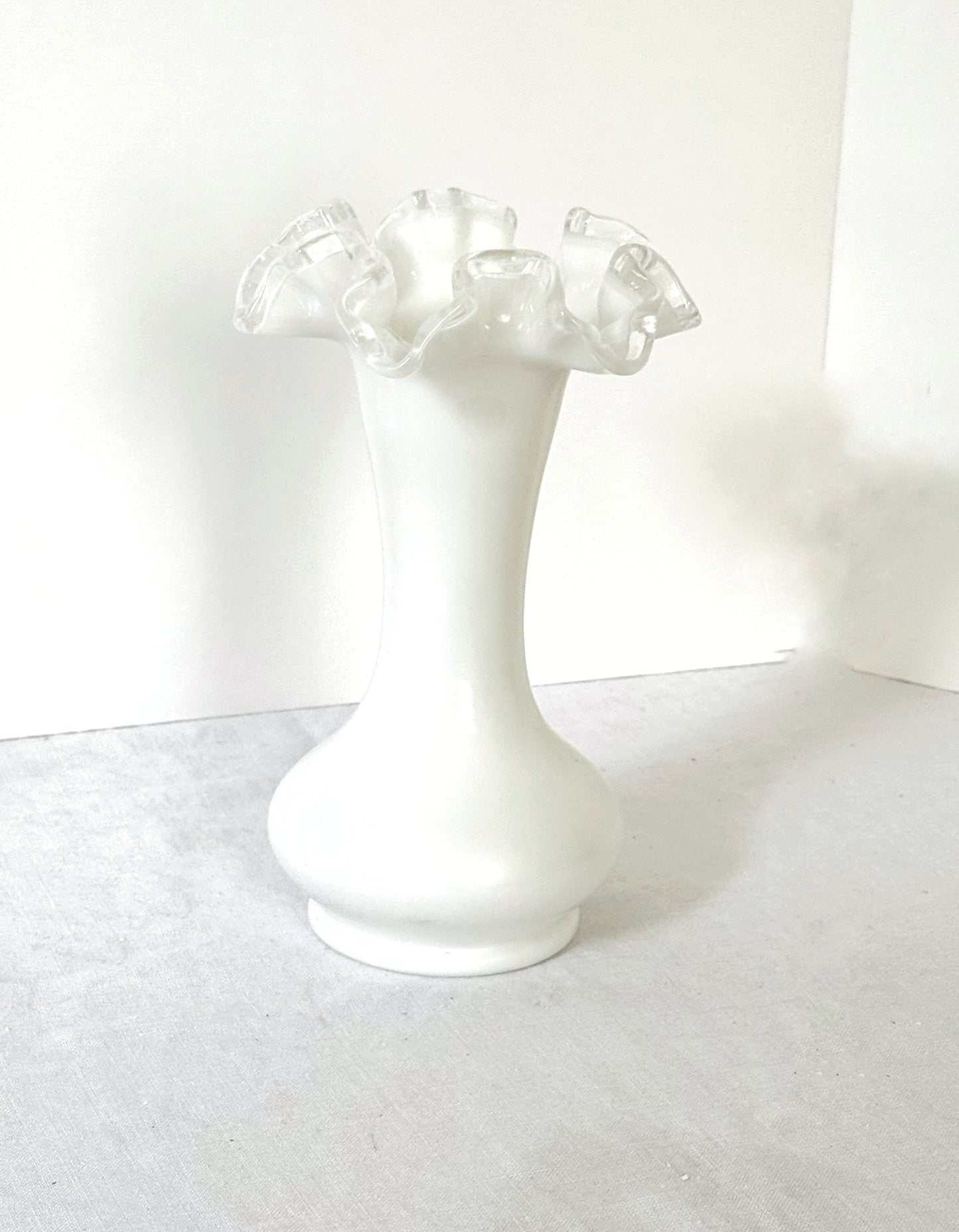 White Vintage Lettuce Edge Glass Vase