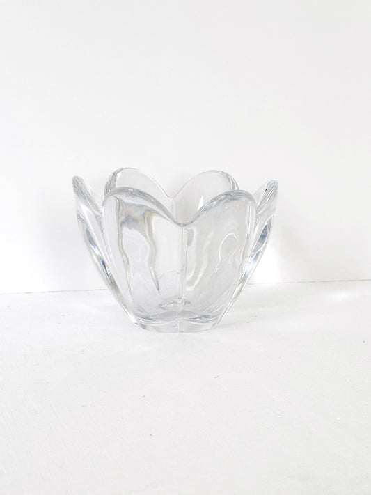 Flower shaped lead crystal vase, 6x6x6 inches.